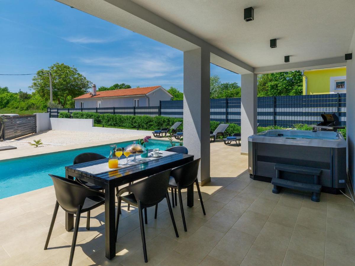 Villa Vine By Interhome Marčana Eksteriør billede